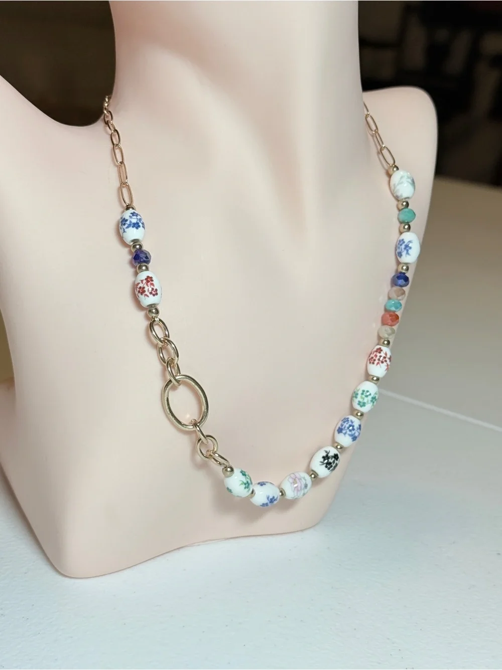 Trendy Floral Bead Necklace in Multicolor
